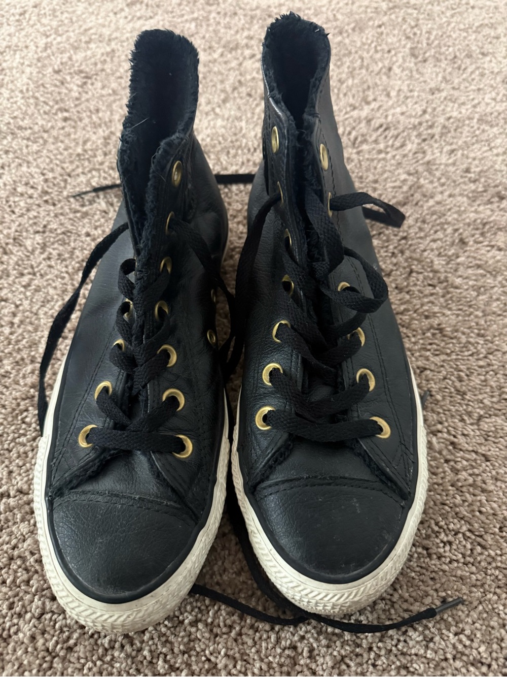 Adult converse chuck taylor all star leather sneakers size 8 EUC